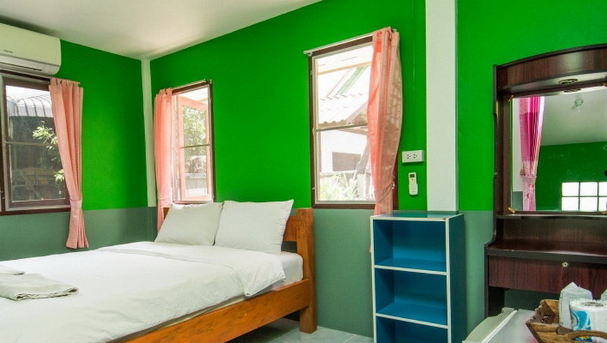 sarm mork green room